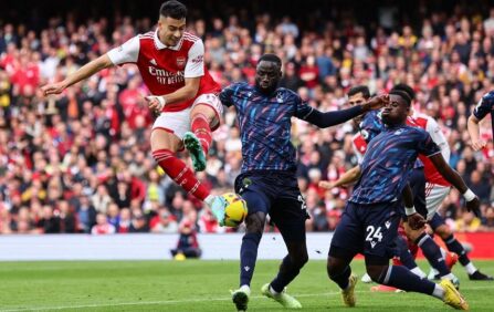 football:-arsenal-back-on-top-but-saka-limps-off-early-in-win-over-forest