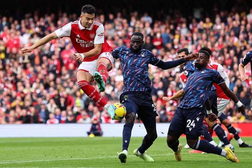 football:-arsenal-back-on-top-but-saka-limps-off-early-in-win-over-forest